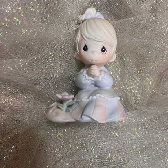 Precious Moments White Figurine Base - Picture 2 of 3